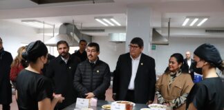 Dámaso Anaya fortalece vínculos con universitarios de la UAT Campus Mante